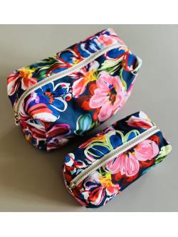 Toilettaske - Lilla/pink/bl/rd m/grafiske blomster - Stor